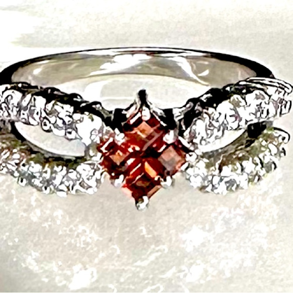 NEW!! Size 7 Garnet Sterling Solver Ring